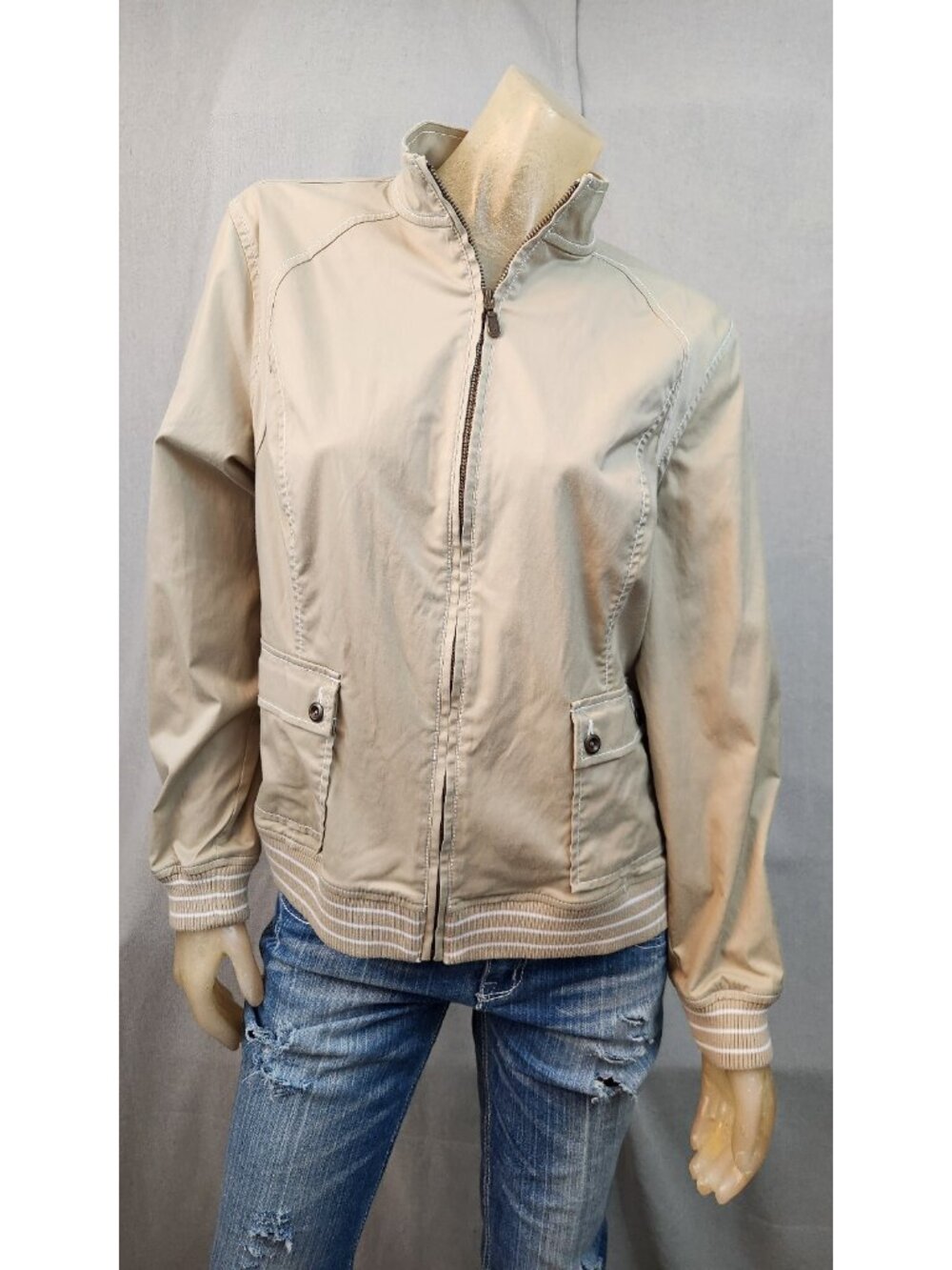 Chicos Zenergy USED Chicos Size 2 MEDIUM Khaki Long Slv Front Zip Jacket Womens